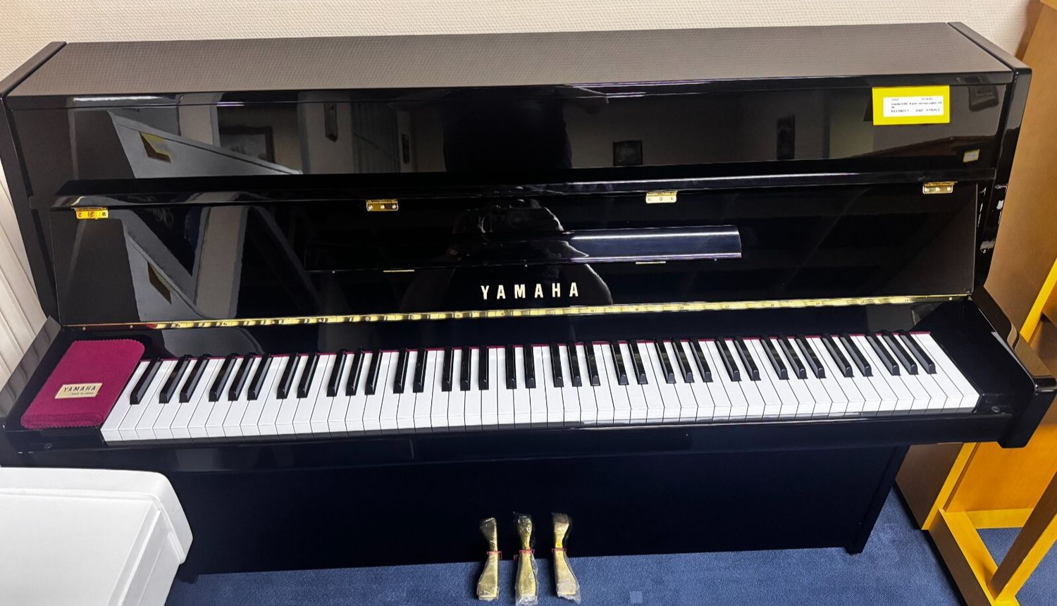 Yamaha B1PE, schwarz poliert