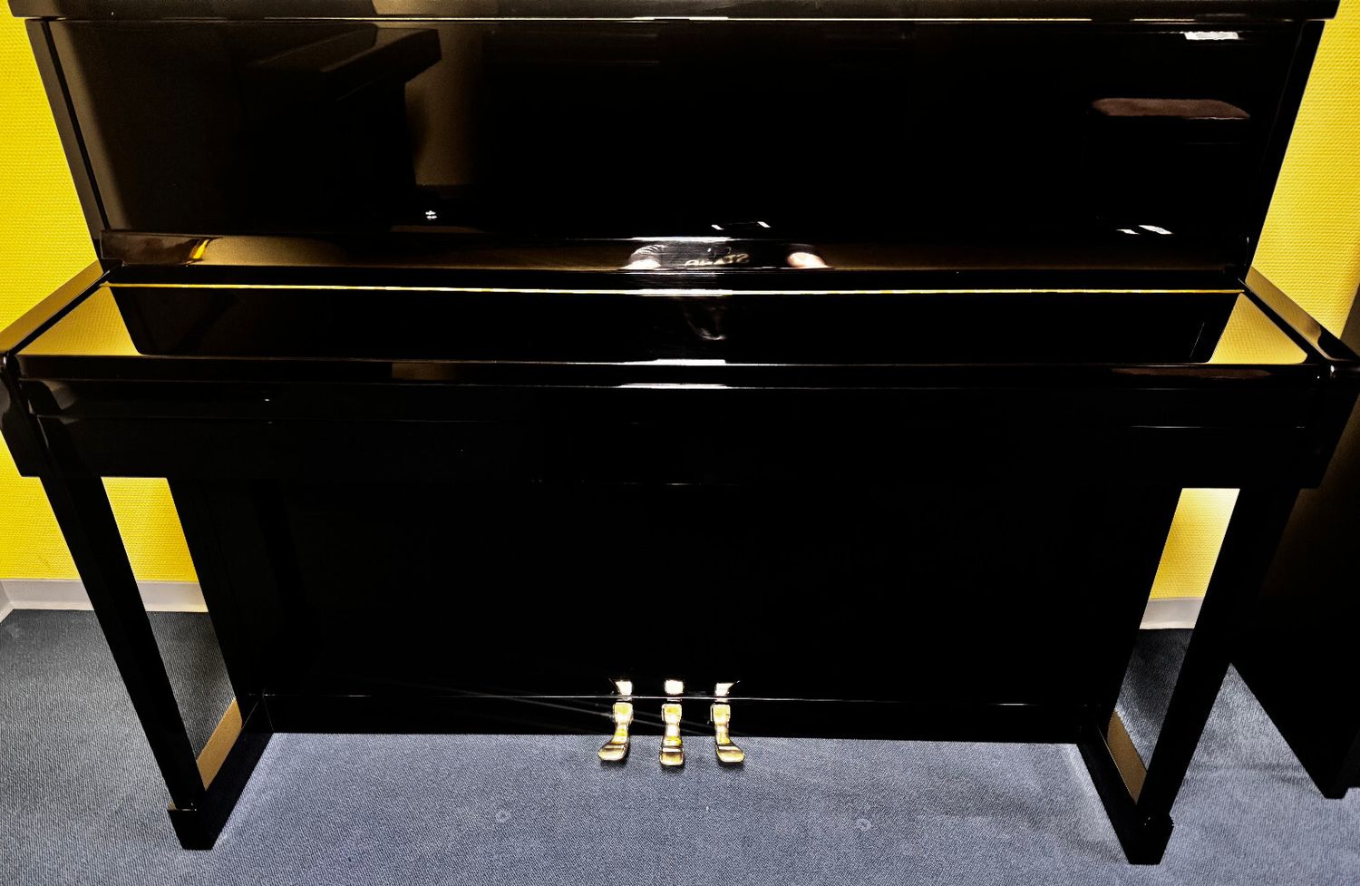 Schimmel 105 schwarz poliert