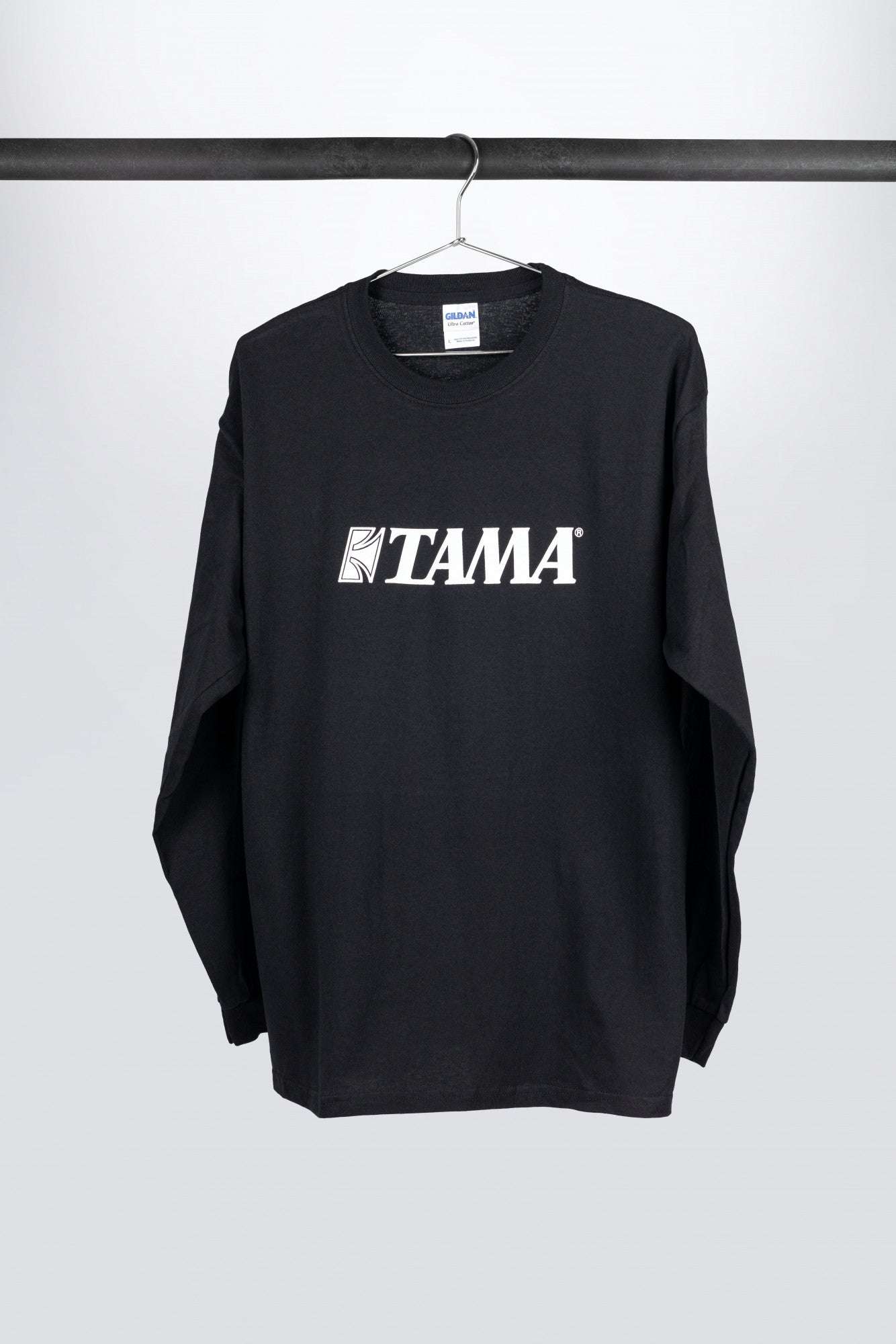 TAMA Longsleeve in schwarz mit weißem Logo auf der Brust